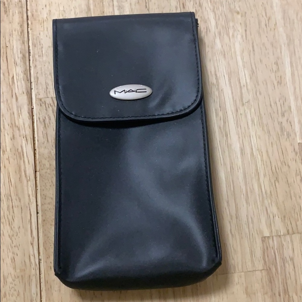 MAC brush case